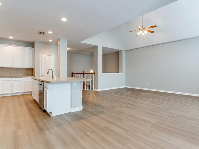 3725 Vienna St — Photo 3