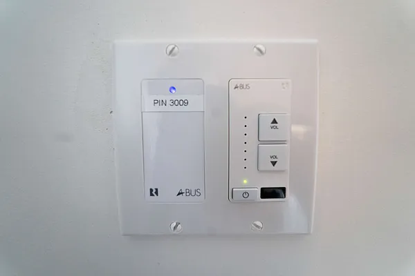 Rented by Manhattan Management LLC | media 33