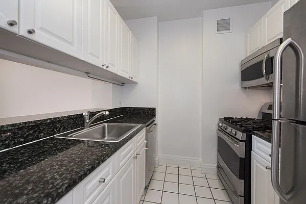 Rented by Keller Williams NYC | media 14
