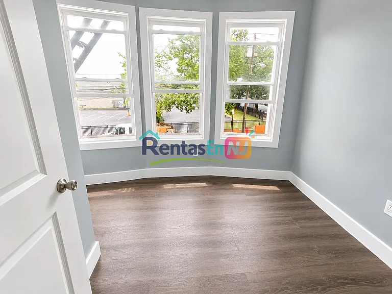 61 16th Ave #3-B — Photo 3