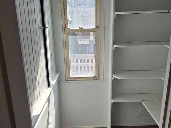 4th image of 98 Columbia St