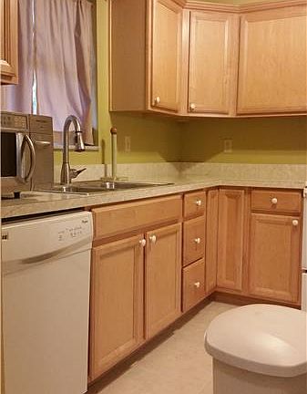 5th image of 653 Linden St