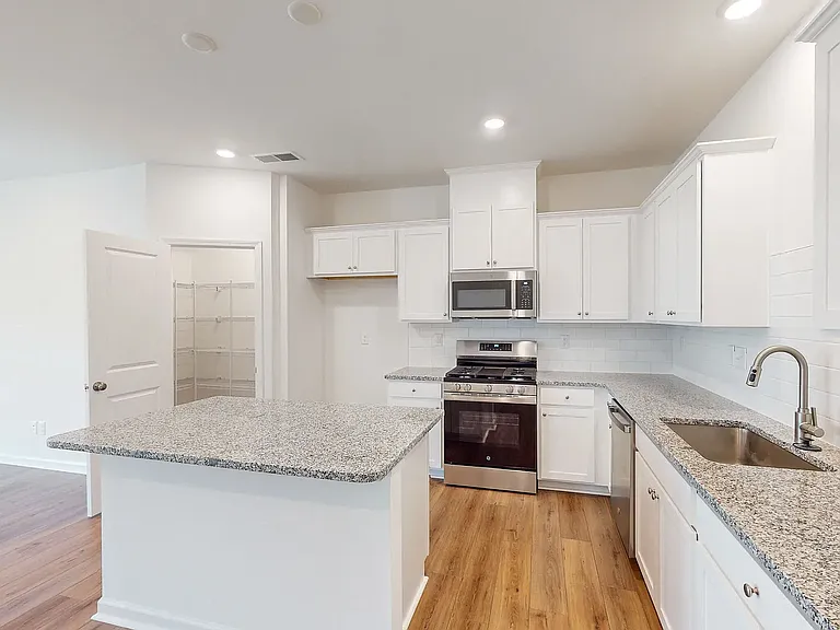 2752 Yeager Dr NW — Photo 4