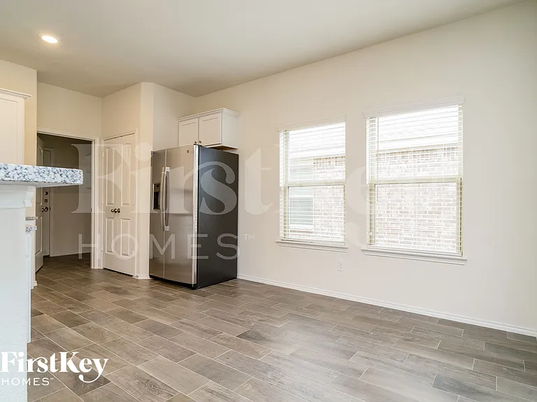 1045 N Churchill Dr — Photo 6