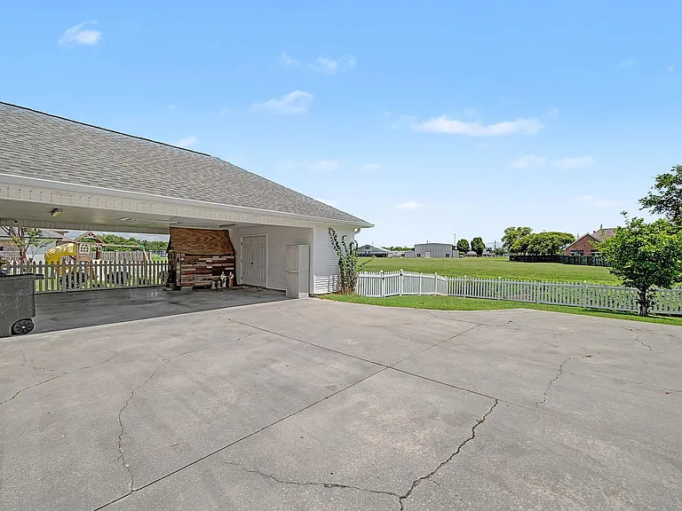 300 Cheyenne Dr — Photo 25