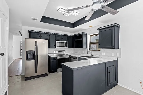 3 bed, 1175 sqft, $1,995 — Photo 3