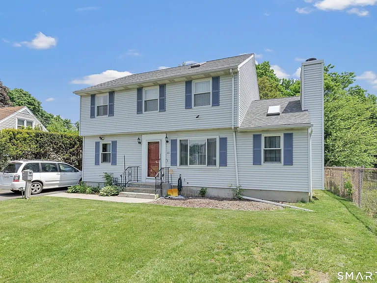 66 Washington Rd — Photo 3