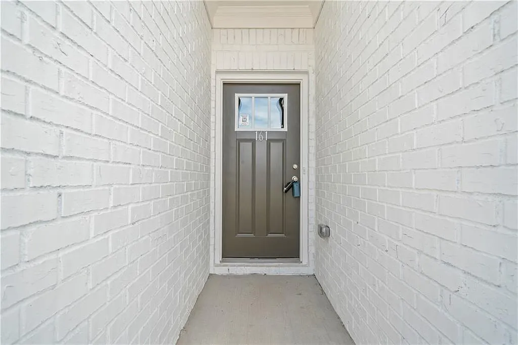 3 bed, 2.5 bath, 1745 sqft, $2,200 — Photo 2