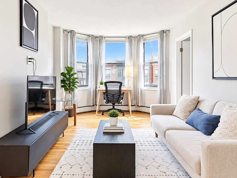 19 Battery St #4-ID1643689P