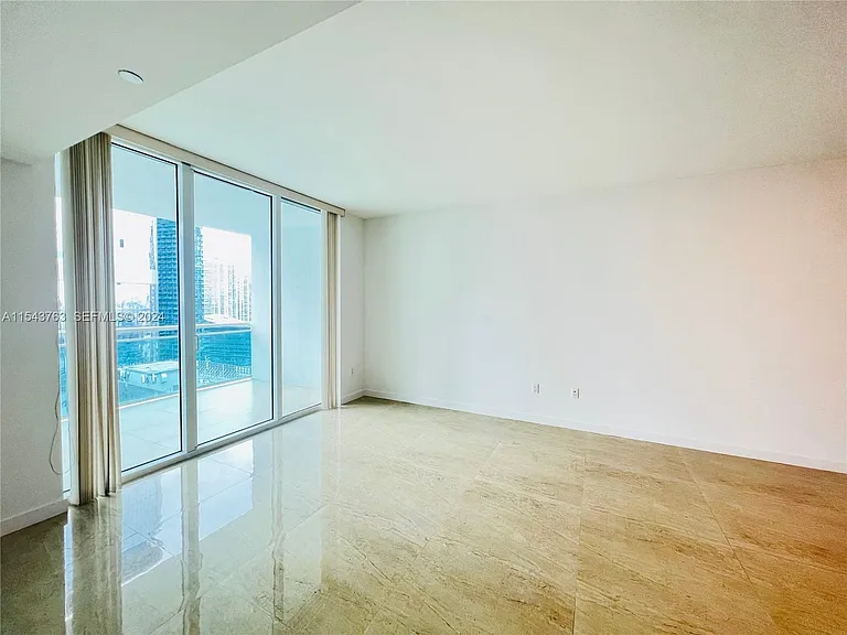 950 Brickell Bay Dr — Photo 11