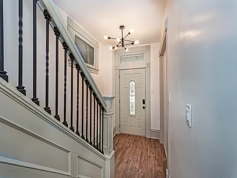 1136 N Euclid Ave #1 — Photo 6