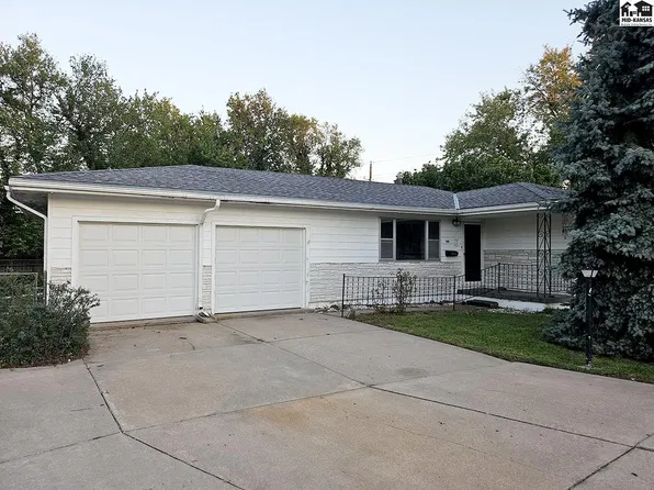 606 Montezuma Ct, McPherson, KS 67460