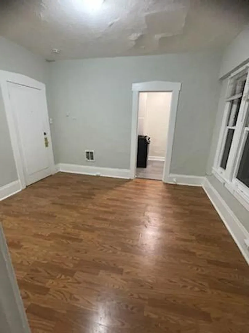 370 Ellis St Unit 11 - Image 2