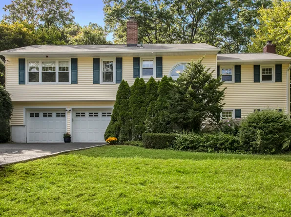 8 Lundy Ln, Larchmont, NY 10538