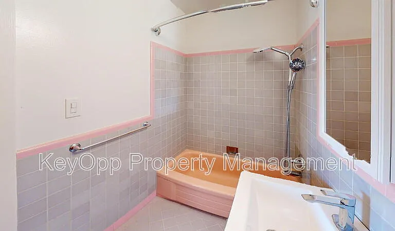 465 10th Ave #6 — Photo 12