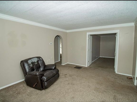 3rd image of 118 S Main St