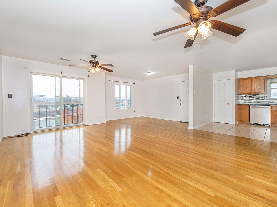 1st image of 51 Saint Charles St Floor 3