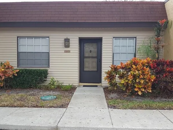 9136 Oakwood Ln, Seminole, FL 33776