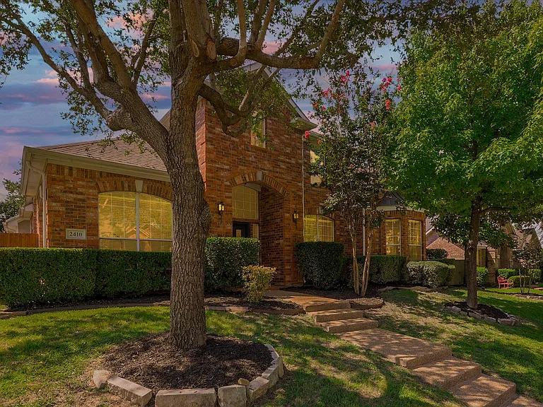 2410 Shorewood Ct — Photo 47