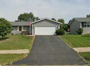 2802 Bluffside Dr, Rockford, IL 61109