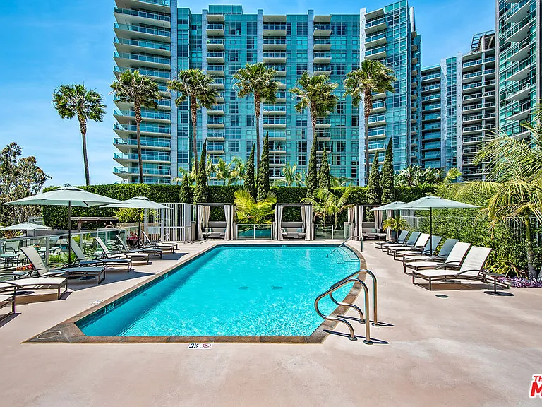 13650 Marina Pointe Dr #906 — Photo 28