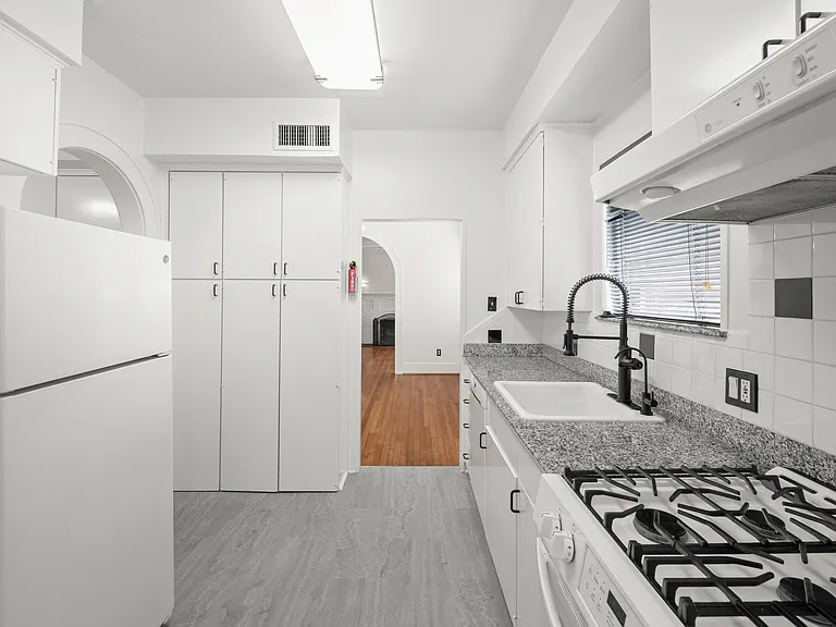 1550 Castle Ct #B — Photo 8