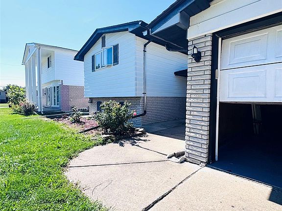 2nd image of 36125 Beverly Dr