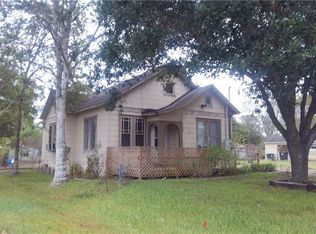 105 E South St, Weimar, TX 78962