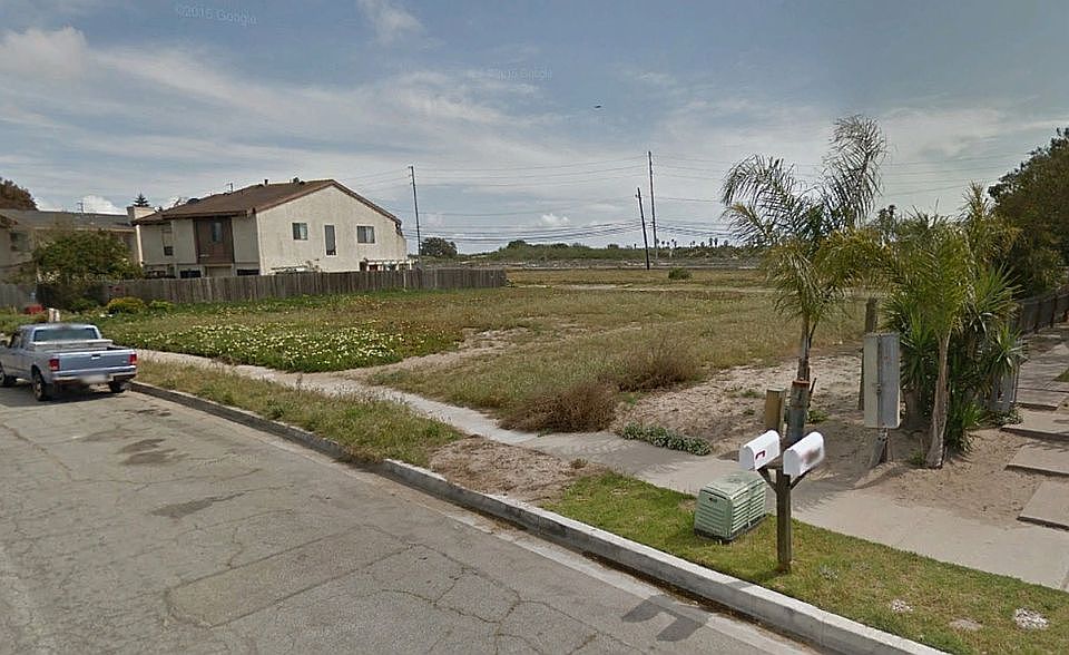 2nd image of 4940 Dunes St