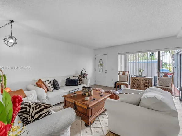 8341 SW 157th Ave APT 304, Miami, FL 33193