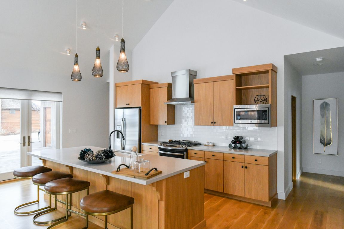 7 Kitchen Detail