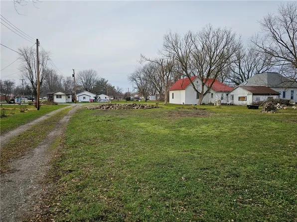 206 S Pennsylvania St, Toledo, IL 62468