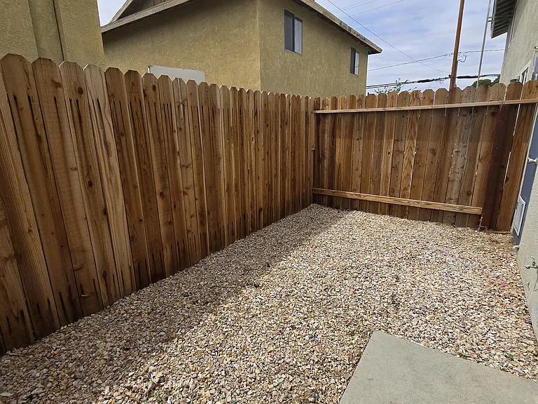 9825 N Loop Blvd #B — Photo 21