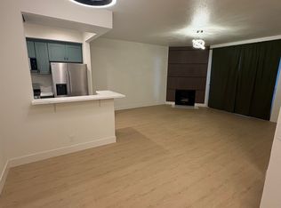 5620 Yolanda Ave APT 111, Tarzana, CA 91356