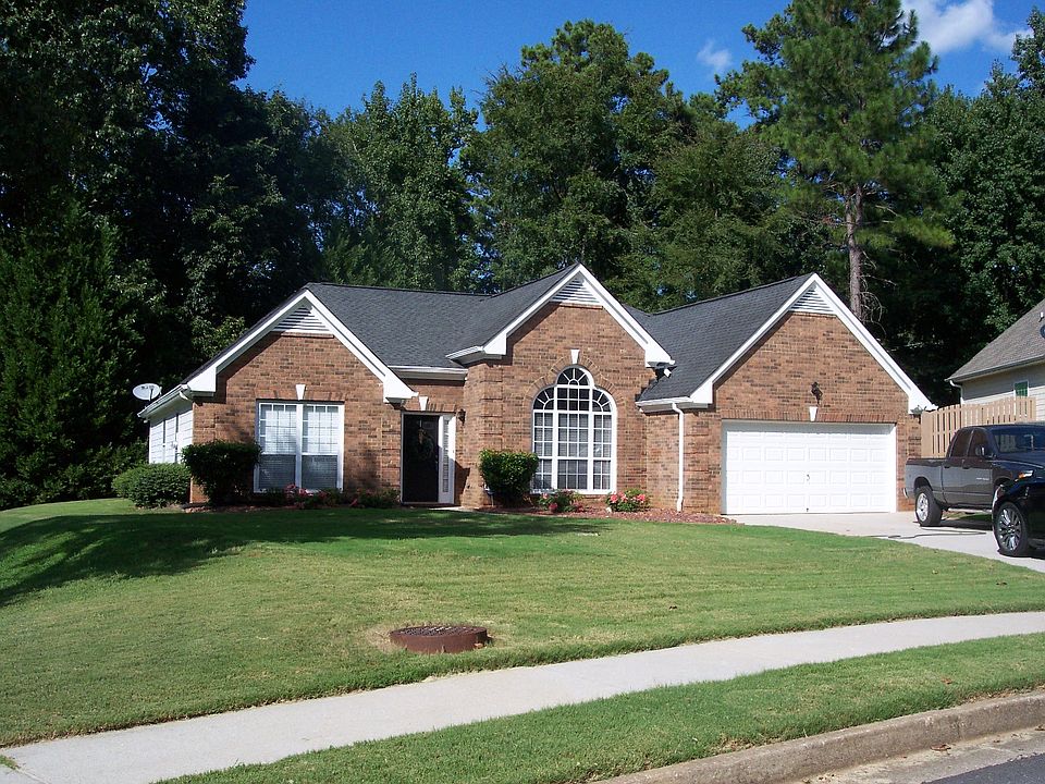 2nd image of 312 Royal Crescent Way