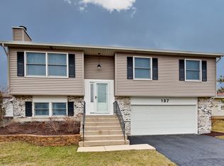 137 Pebblecreek Trl, Carol Stream, IL 60188