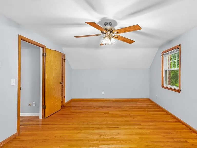 51 Ambrose St — Photo 32