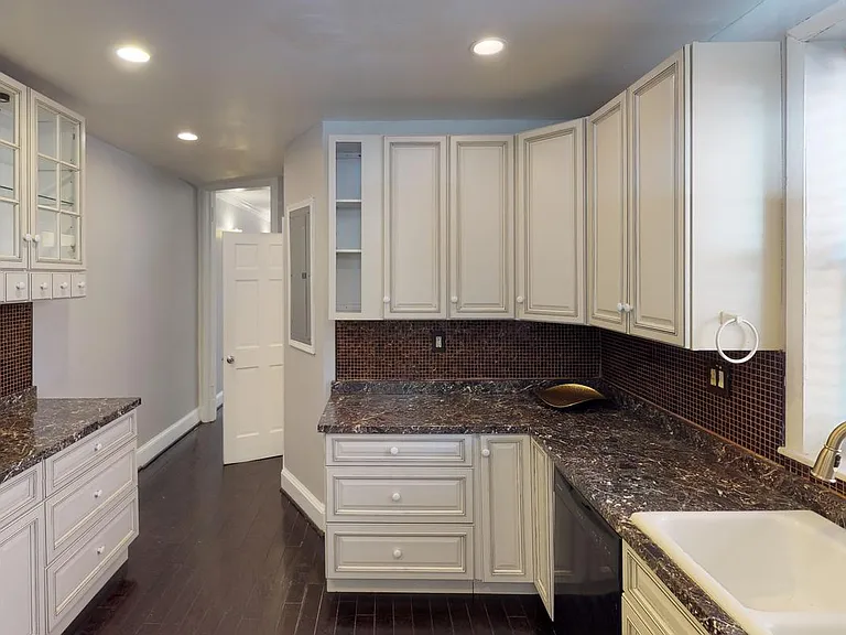 2411 1st St NW — Photo 7
