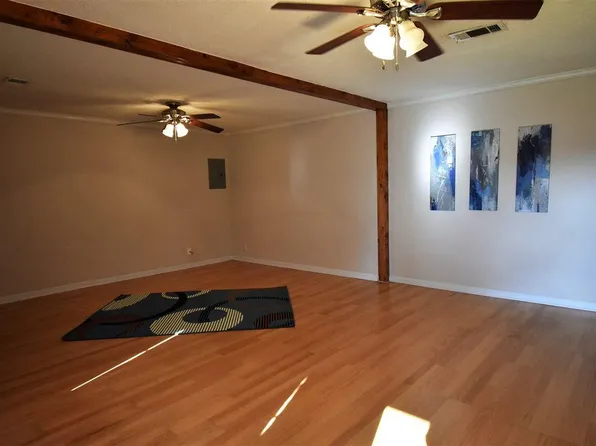 2503 Harrison Ln, Texarkana, TX 75501
