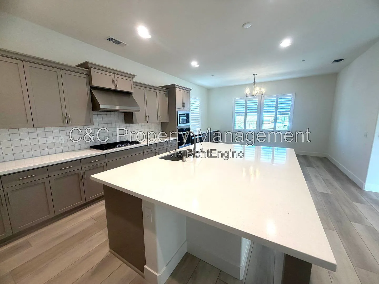 4 bed, 4.5 bath, 2522 sqft, $5,400 — Photo 2