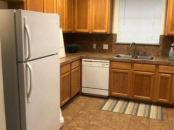 5th image of 9109 Georgian Dr #A