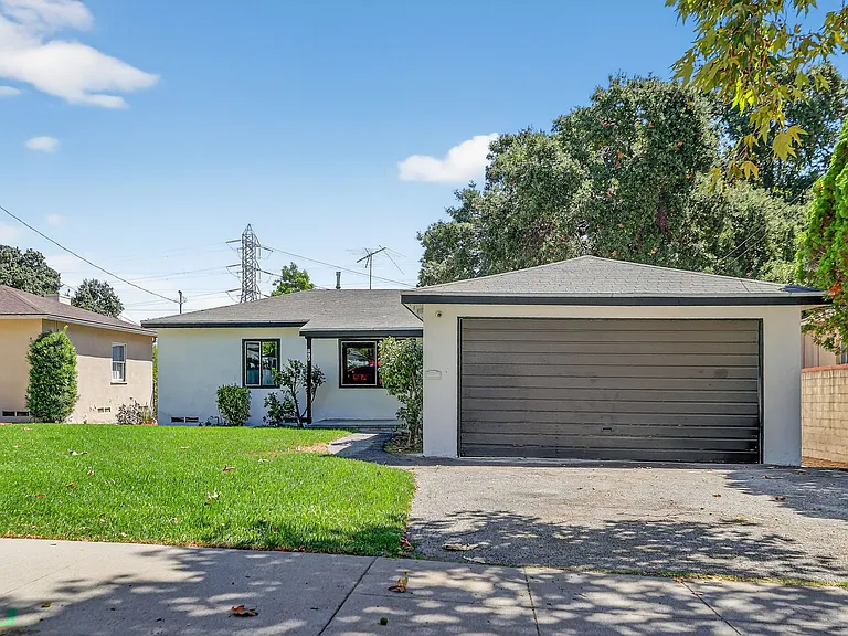330 Eaton Dr #1 — Photo 14