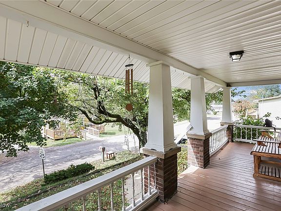 5th image of 411 Fowlers Ln