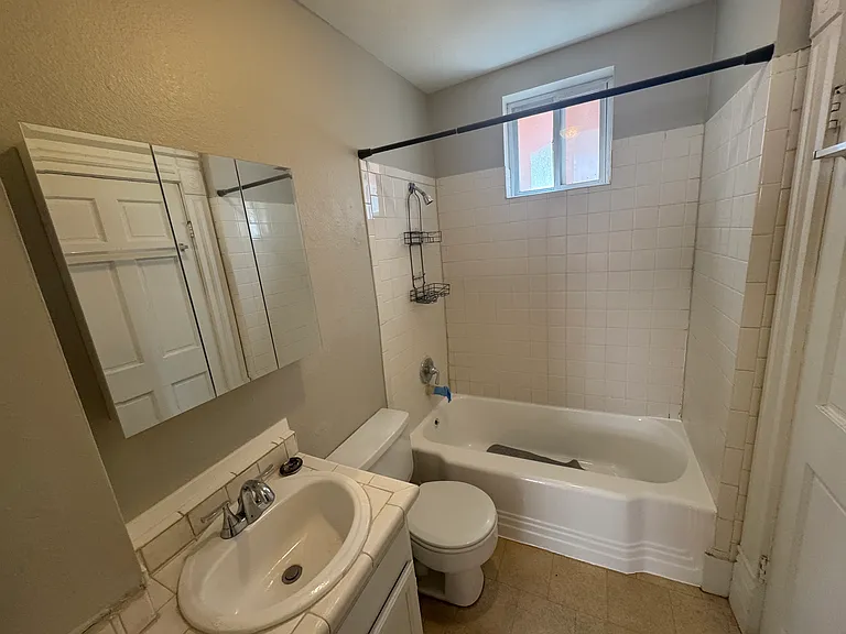 220 W 2nd Ave #1 — Photo 16
