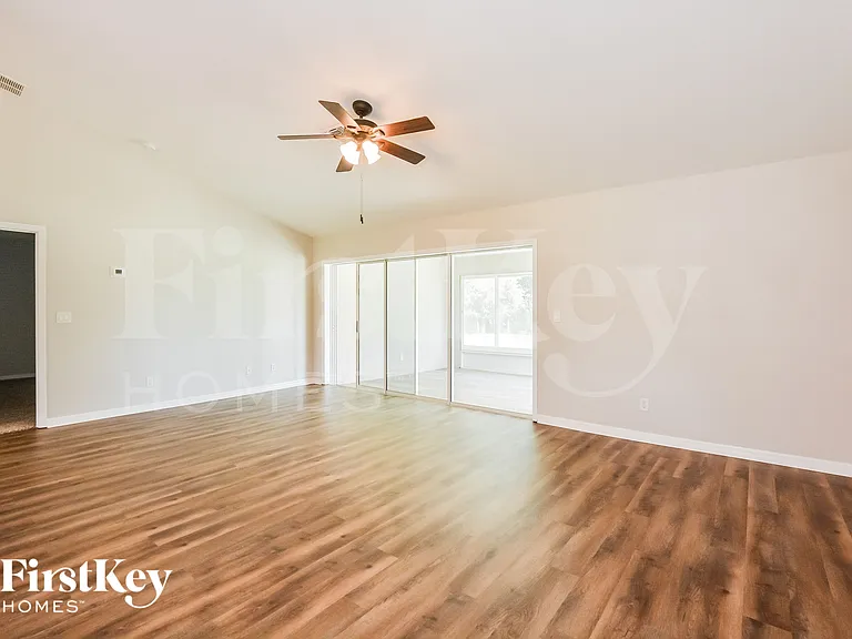 207 Shannon Ln — Photo 5