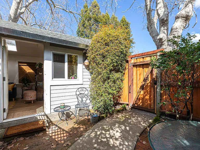 129 Broadway Blvd — Photo 24