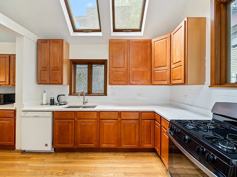 1906 Orrington Ave — Photo 35