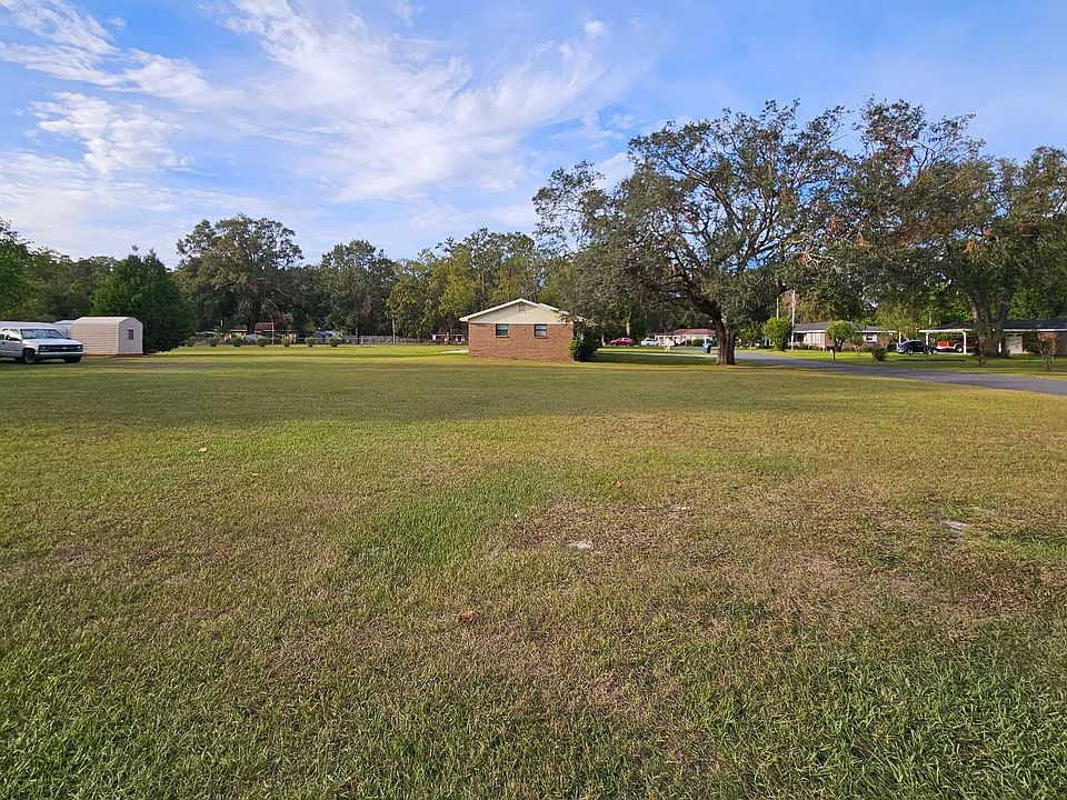 2nd image of Hillcrest Cir