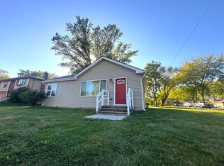 109 Oakleaf Rd, Lake In The Hills, IL 60156