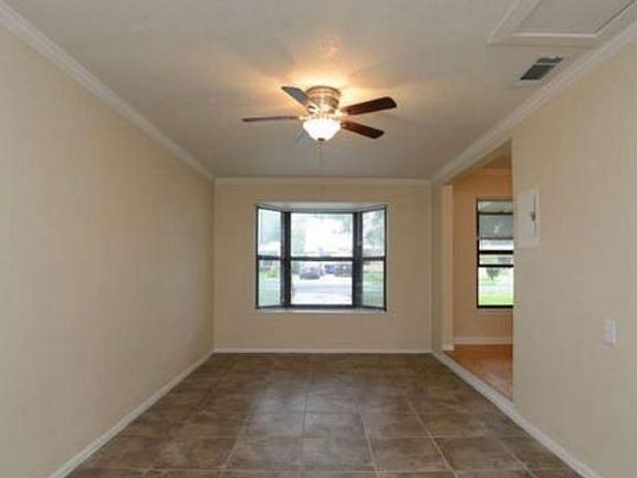 4th image of 214 Chelsea Dr